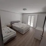 Apartma Ursa *