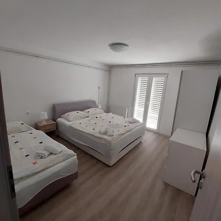 Apartma Ursa *