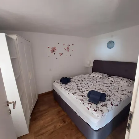 Apartma Ursa *