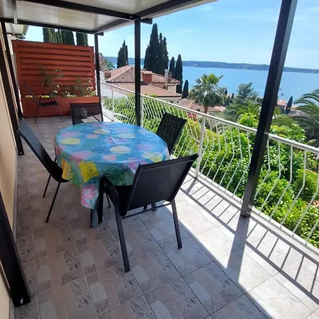 Apartma Ursa Apartment *