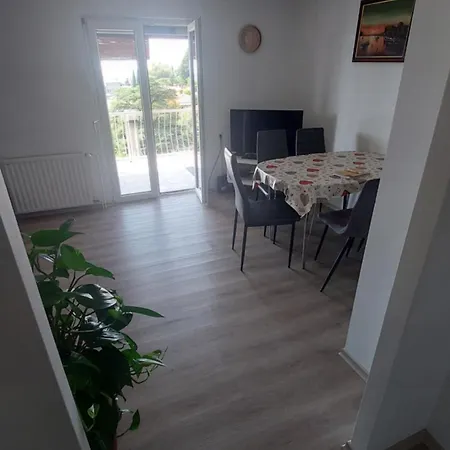 Apartma Ursa *